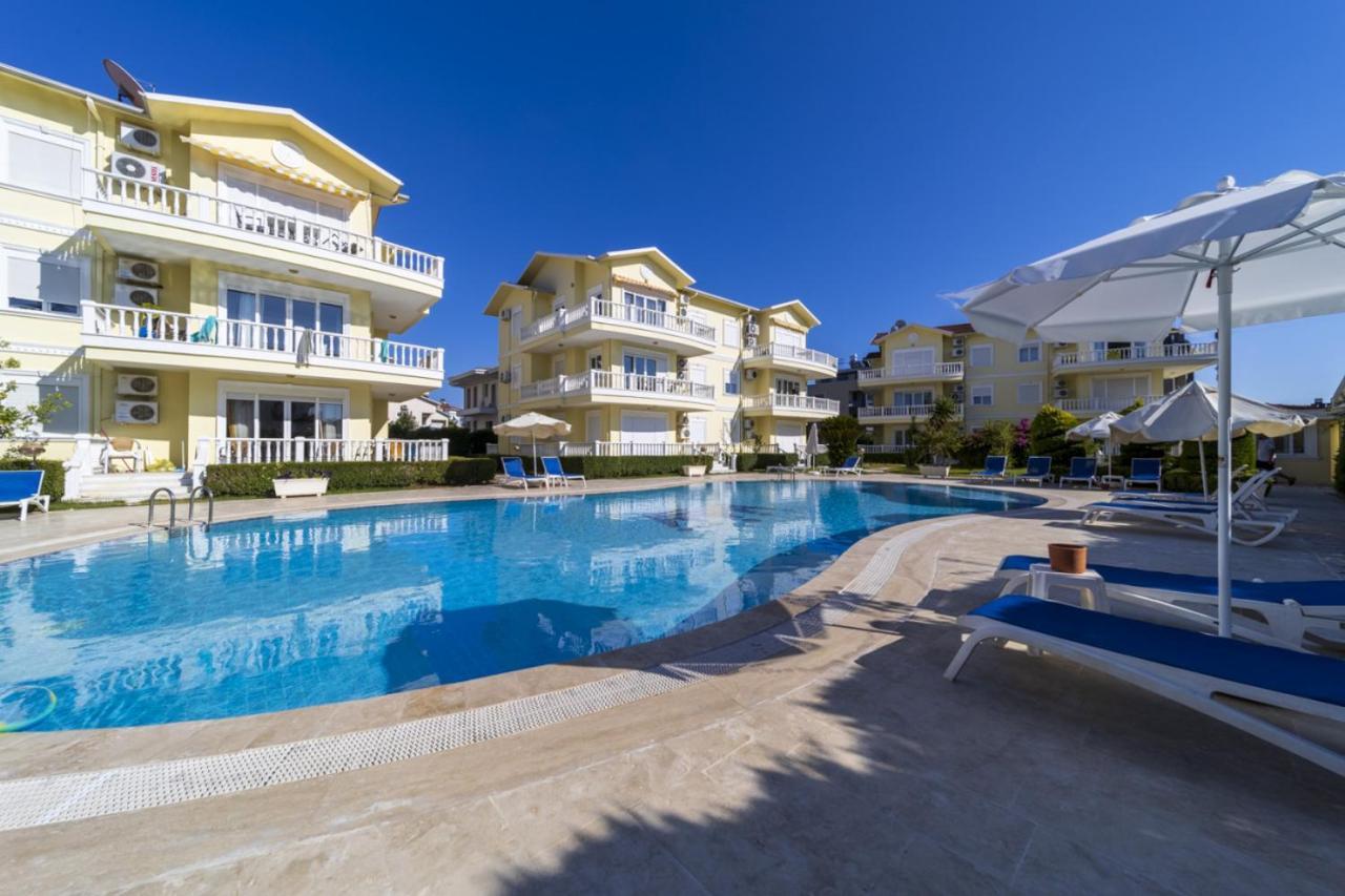 Flat With Balcony And Shared Pool In Appartement *