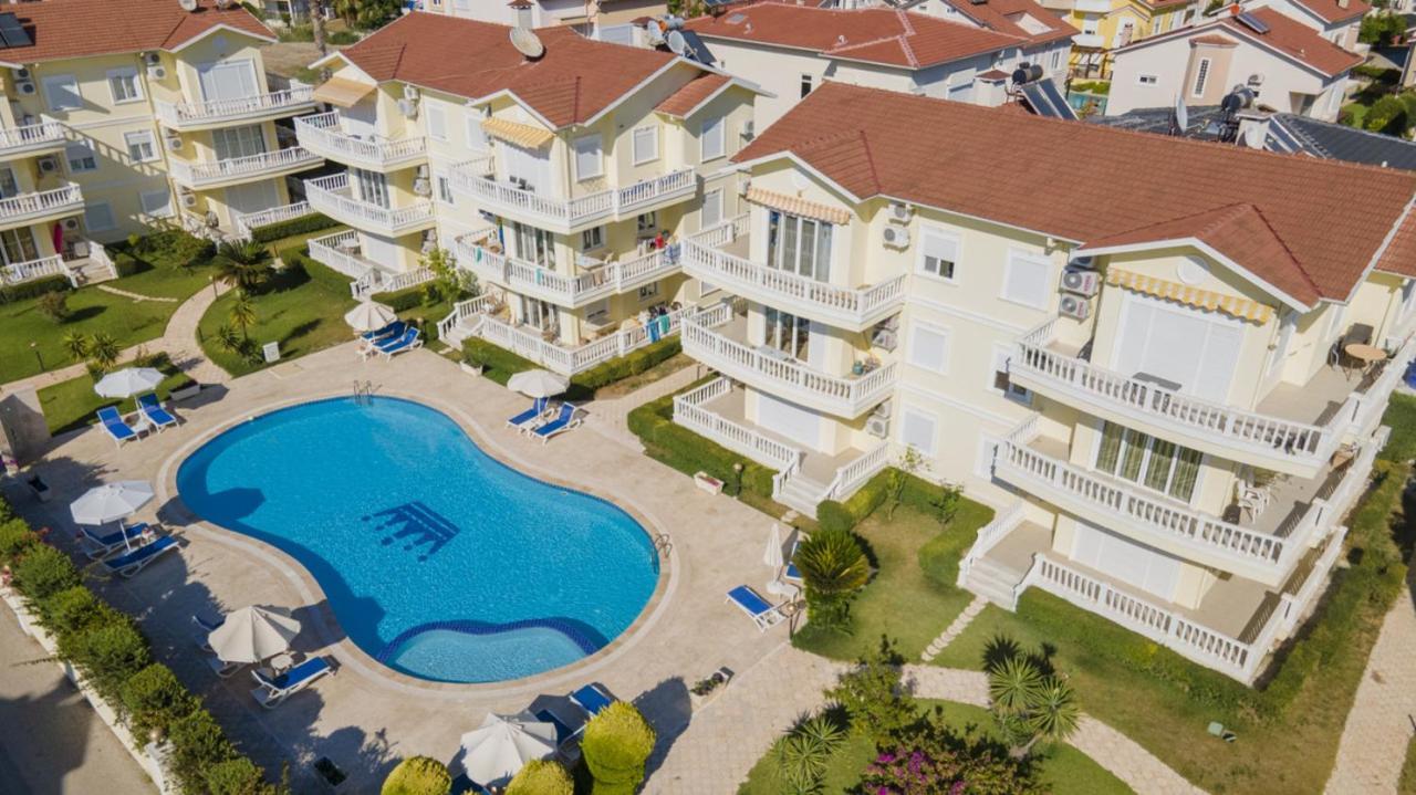 Flat With Balcony And Shared Pool In Appartement