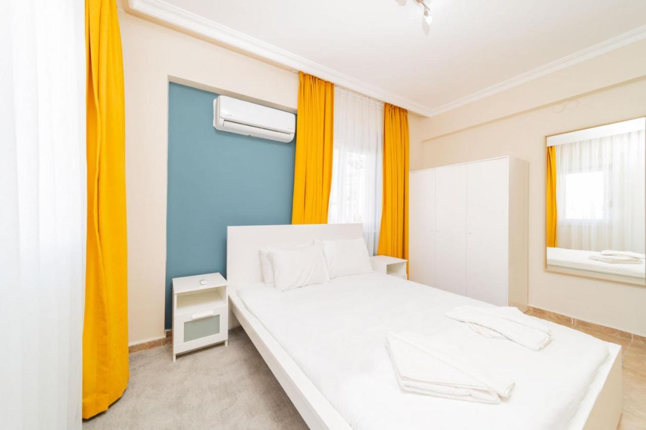 Flat With Balcony And Shared Pool In Appartement