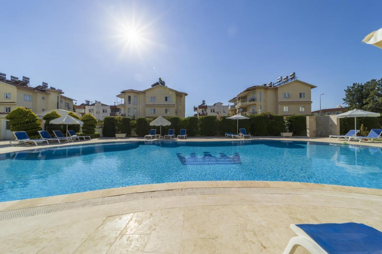 Flat With Balcony And Shared Pool In Appartement